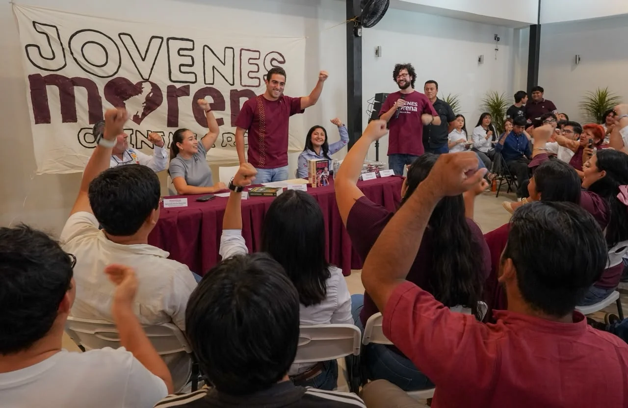 Eugenio “Gino” Segura encabeza una asamblea de Morena en Chetumal para fortalecer la organización territorial rumbo a 2027.