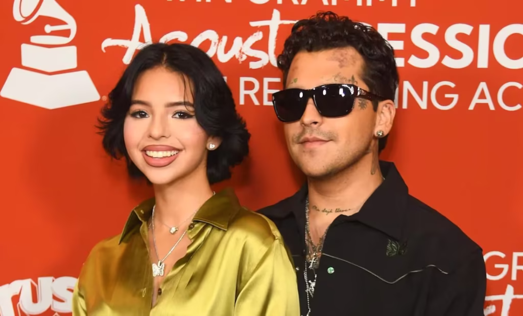 Christian Nodal sorprende en tienda de botanas y comentario sobre Ángela Aguilar desata polémica