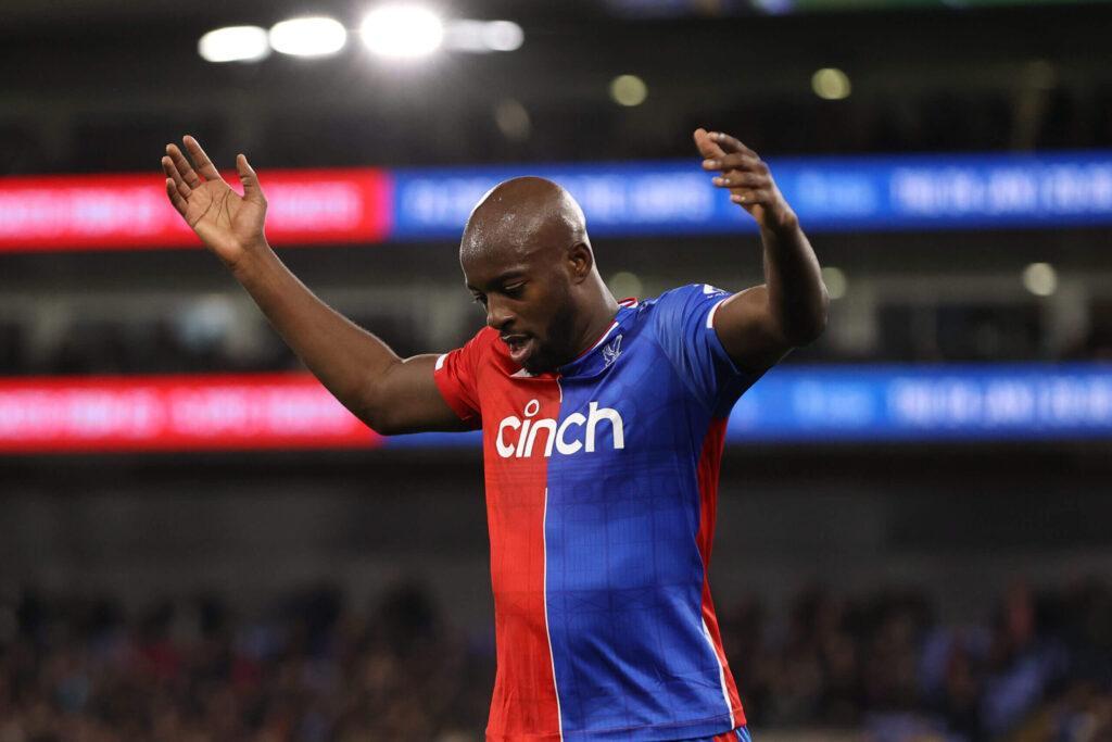 Brutal entrada en la cara: Jean-Philippe Mateta sufre una lesión craneal tras un impactante choque