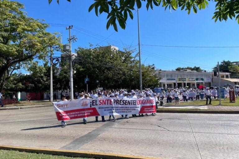 Mega Marcha de Maestros en Cancún