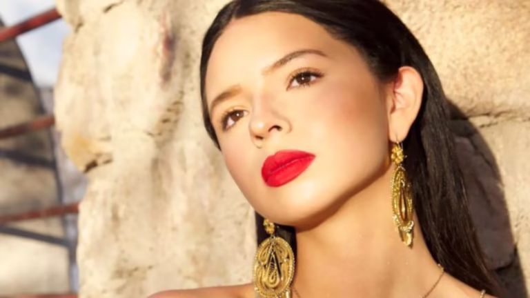 Ángela Aguilar reaparece con mensaje enigmático en medio de la polémica