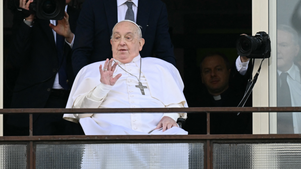 Papa Francisco: ¿puede seguir gobernando la Iglesia tras su hospitalización?