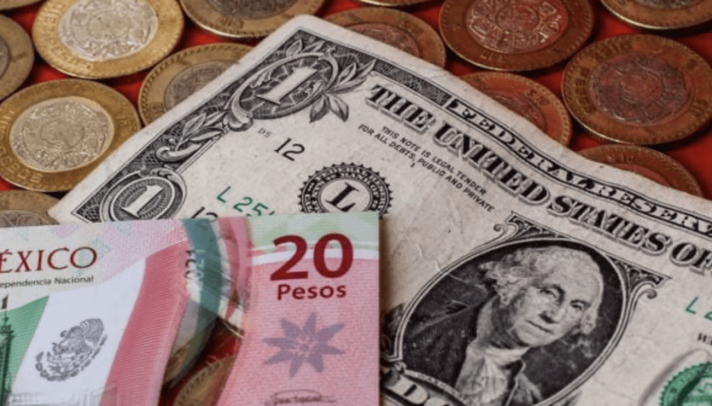 Peso mexicano cae frente al dólar