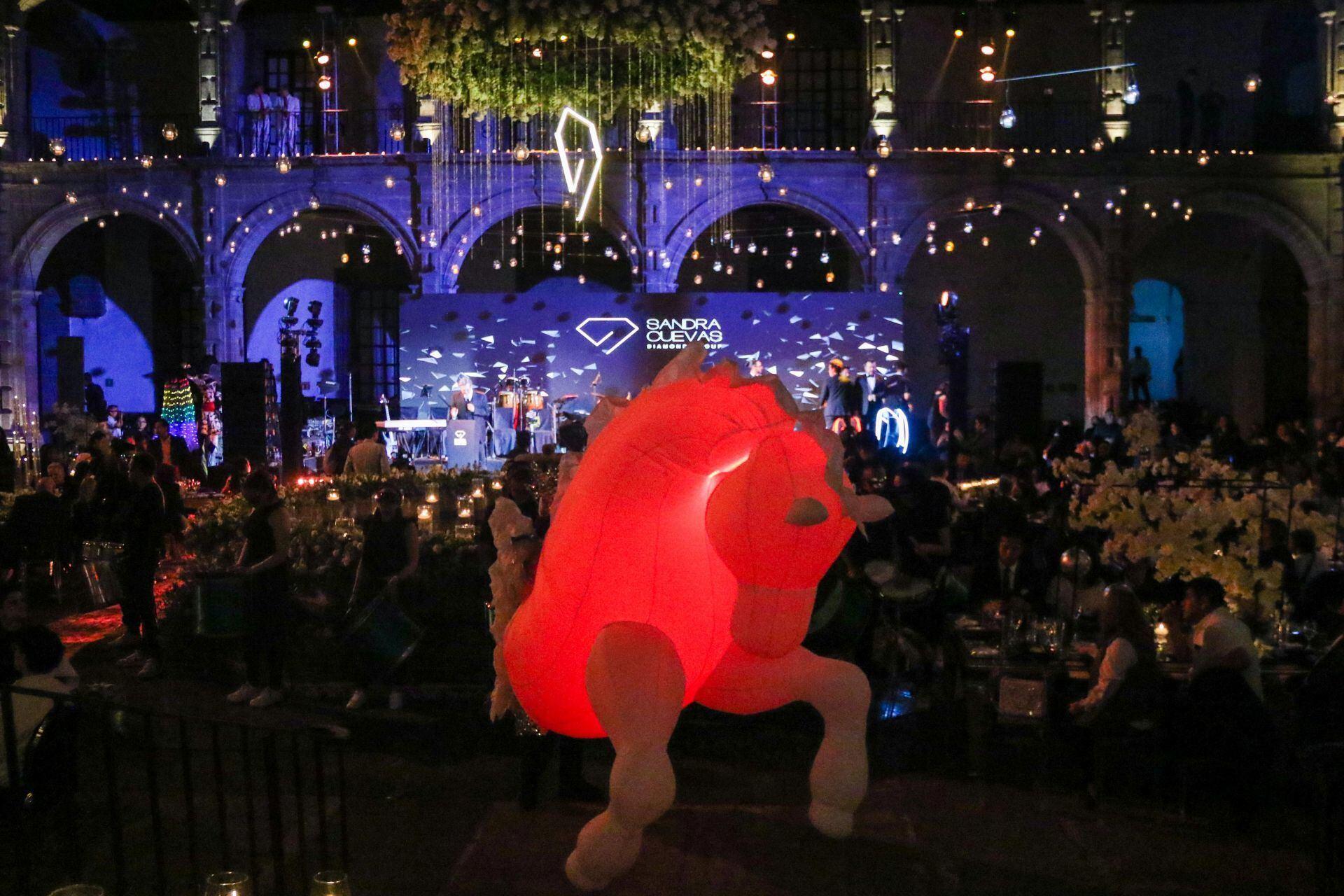 Sandra Cuevas lanza su emporio empresarial con un lujoso evento