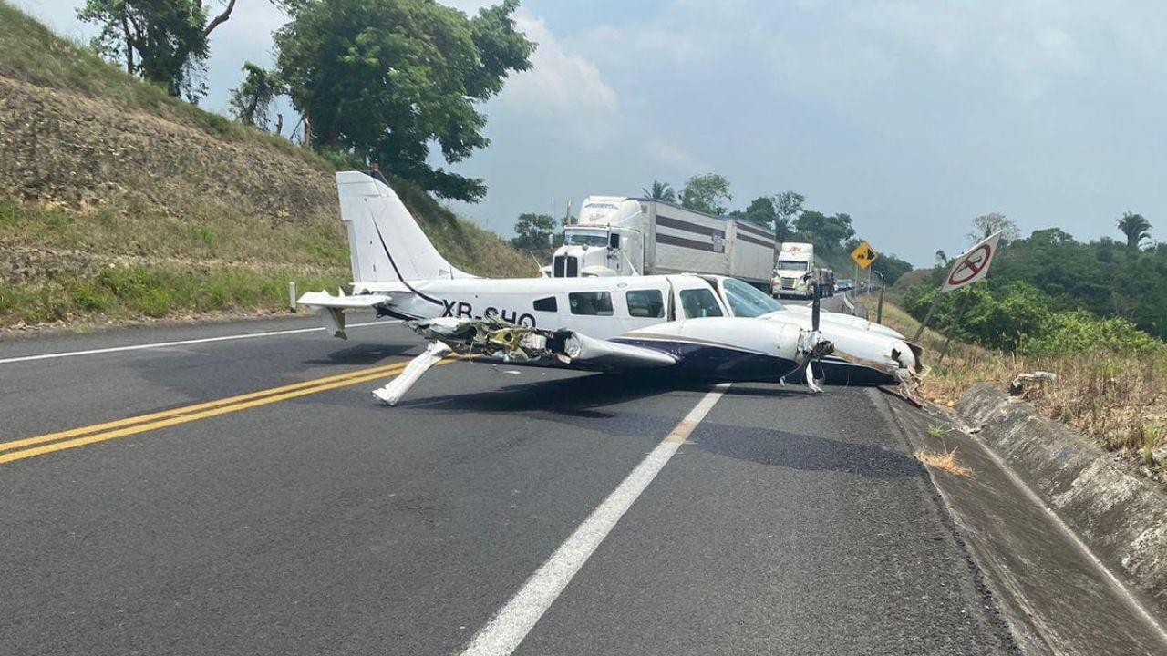 ¡Increíble Aterrizaje! Avioneta cae en autopista recién construida en Hidalgo