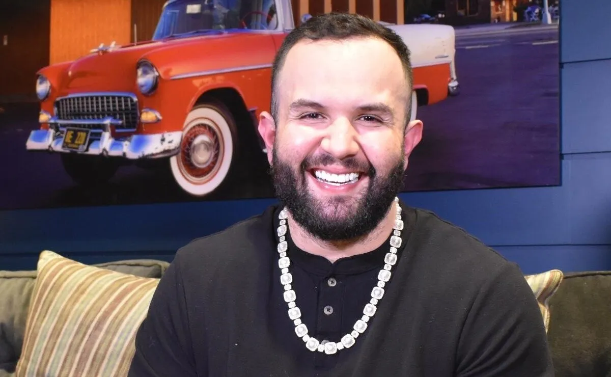 Carín León aclara rumores sobre su sexualidad ¿Es gay?