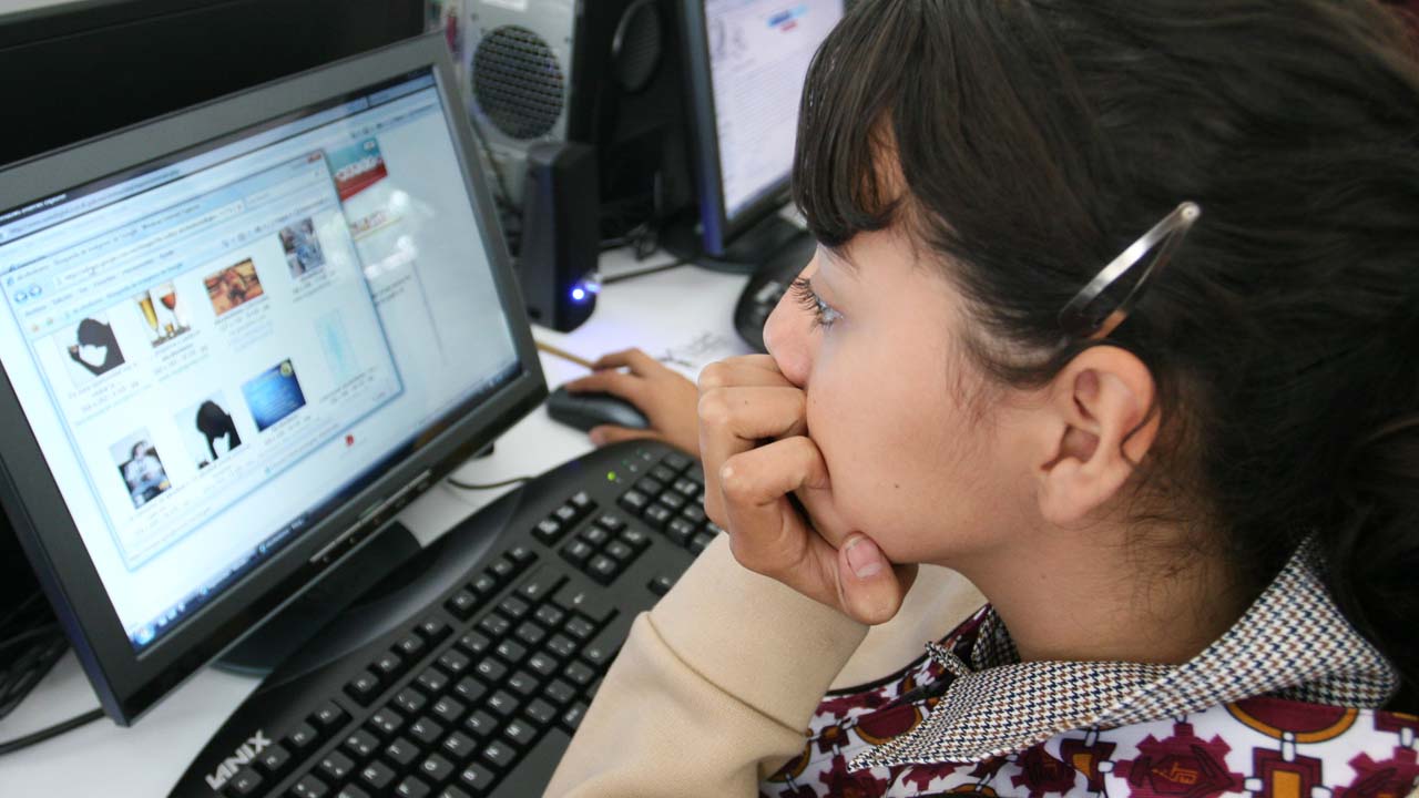 Internautas mexicanos reinventan memes virales con IA al estilo Studio Ghibli