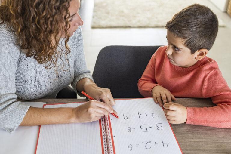 Cómo apoyar a un niño con dislexia en la escuela