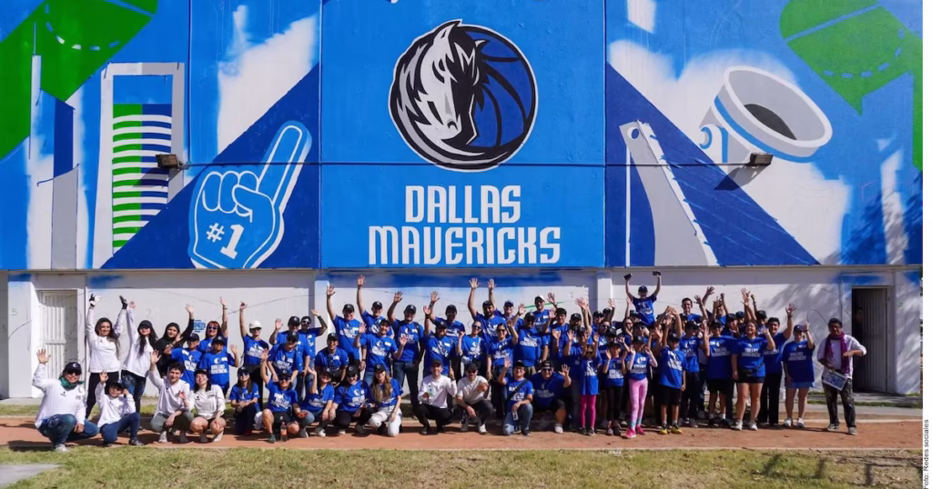 Dallas Mavericks inauguran cancha en México para impulsar el básquetbol juvenil