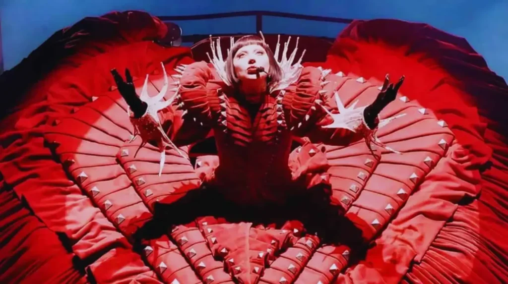 Lady Gaga impacta en México: su regreso más teatral y emotivo