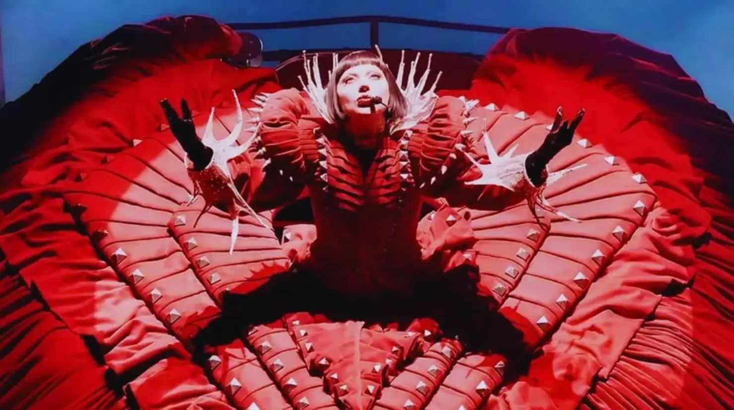 Lady Gaga impacta en México: su regreso más teatral y emotivo