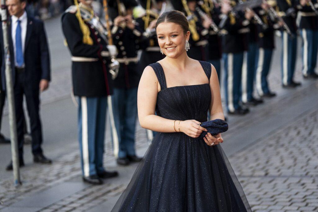 Princesa Isabella de Dinamarca deslumbra en su lujosa fiesta de 18 años