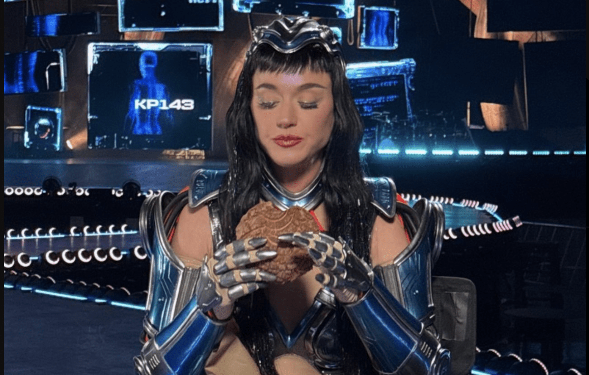 Katy Perry come concha en CDMX antes de su show y enloquece redes