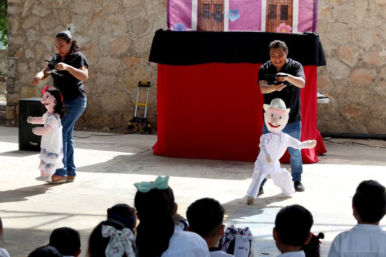 Teatro guiñol rescata identidad cultural en escuelas de Yucatán