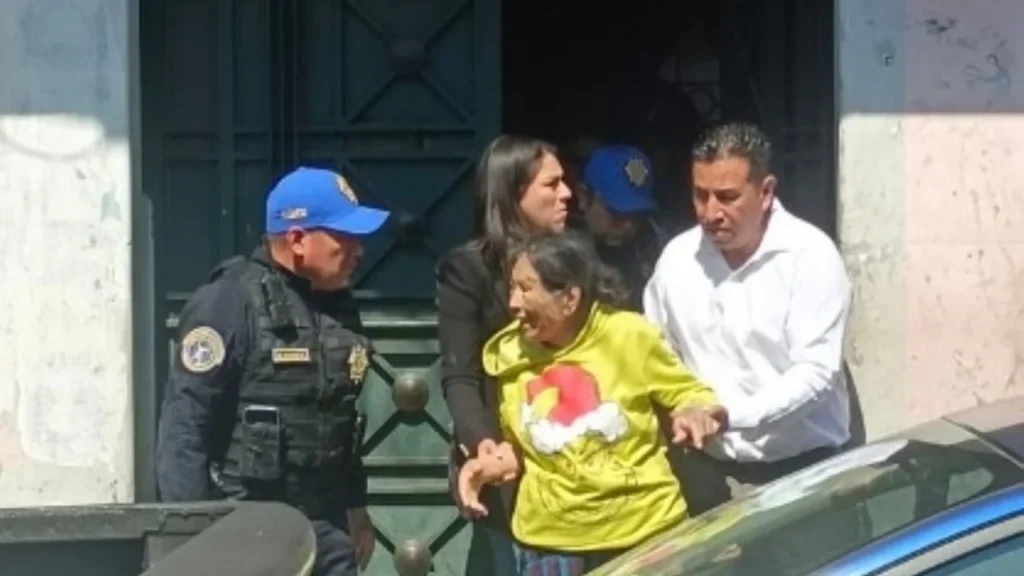 Violencia familiar en CDMX: adulta mayor golpeada por novia de su hija