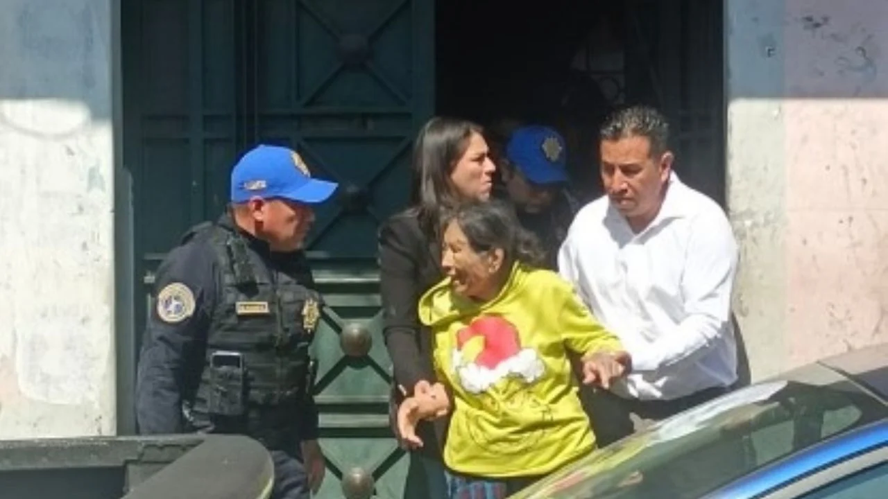 Violencia familiar en CDMX: adulta mayor golpeada por novia de su hija
