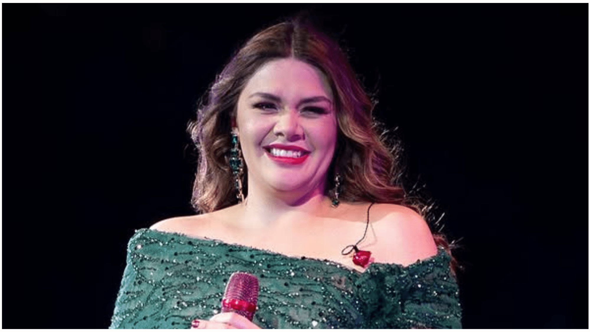 Yuridia llena Plaza de Toros y responde 20 años después a Lolita Cortés