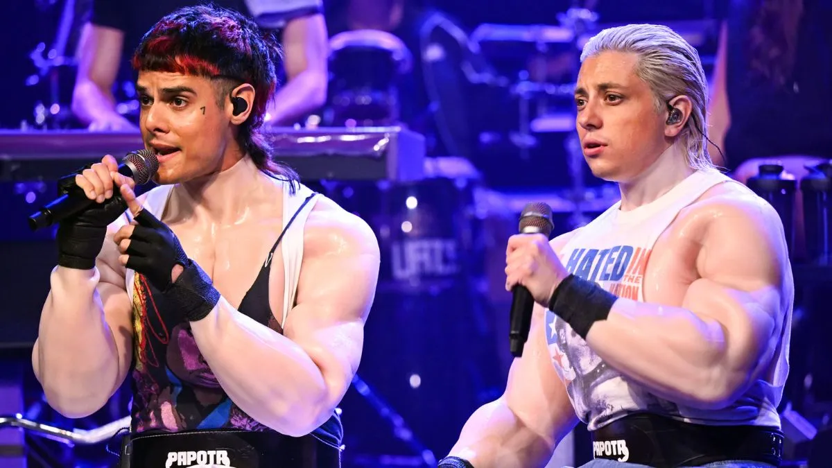 Ca7riel y Paco Amoroso hacen historia en Fallon con “Papota”