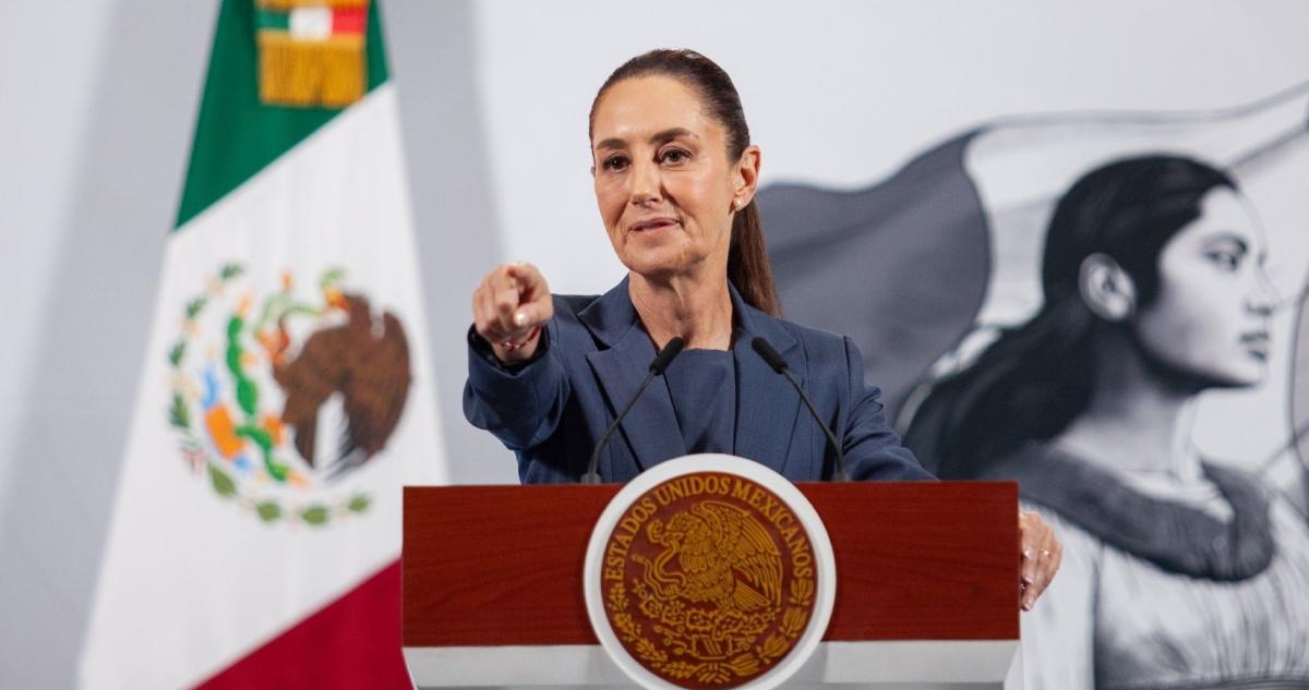 Claudia Sheinbaum evita mostrar carta a Morena en Mañanera del Pueblo