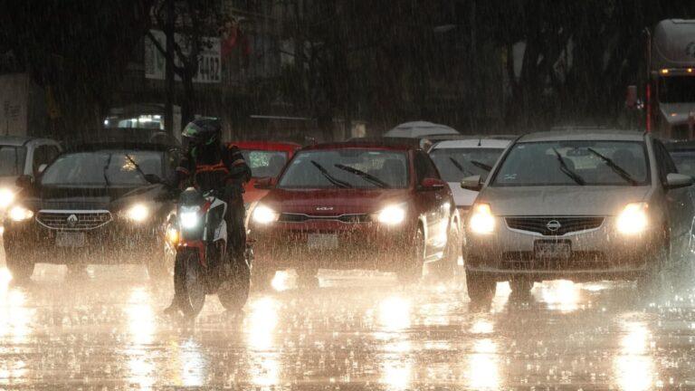 Frente frío 40 paraliza a México: Lluvias extremas y vientos arrasan 23 estados