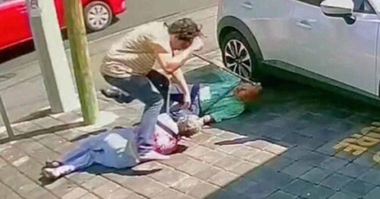 Mujer golpea brutalmente a pareja de abuelitos