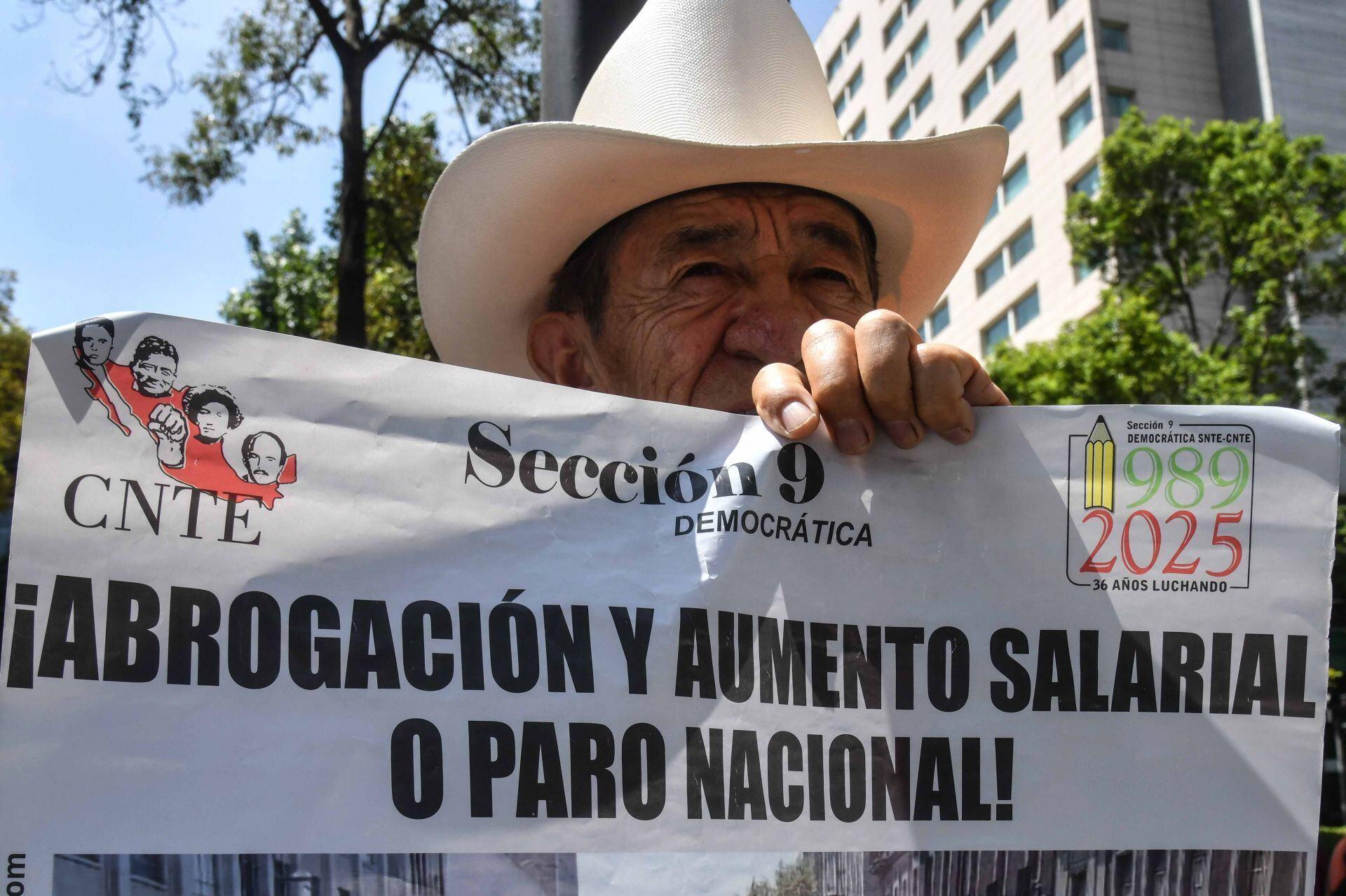 Claudia Sheinbaum rechaza protestas de la CNTE tras encuesta de rechazo