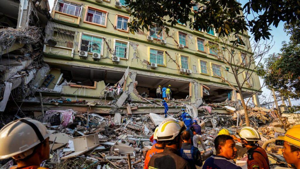 Poderoso sismo en Myanmar: el momento exacto en que la tierra se desplaza 5 metros
