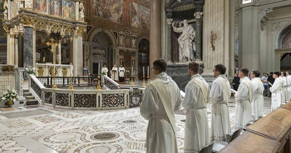 Papa León XIV ordena once nuevos sacerdotes: ¡Iglesia se renueva!