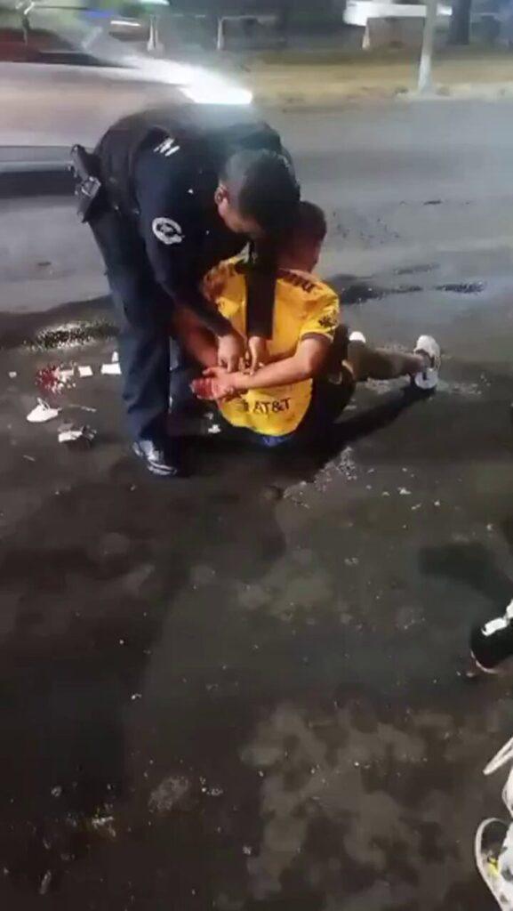 Acosador en combi: Pasajeros lo descubren y lo entregan a la policía