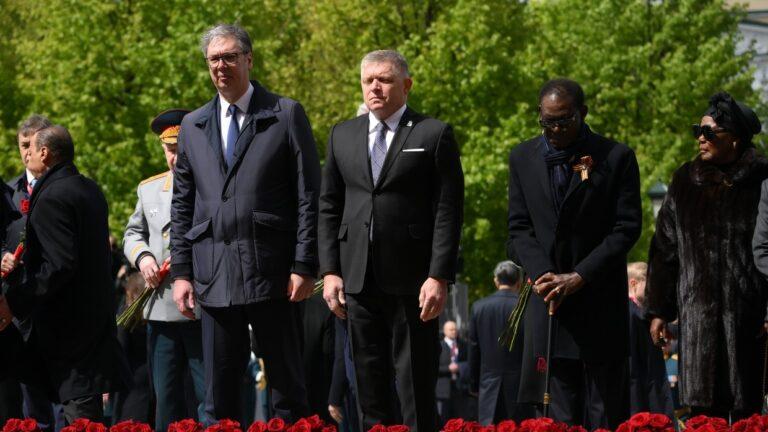 Aleksandar Vucic y Robert Fico