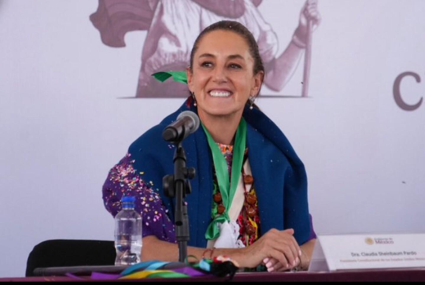 Claudia Sheinbaum confirma aumento salarial y vacaciones: regalo inesperado para maestros de México