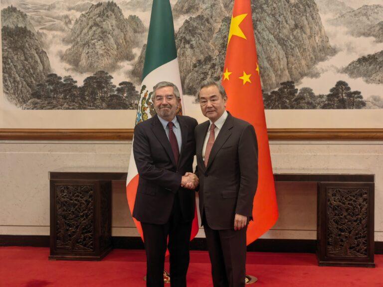 De la Fuente se alinea con Wang Yi