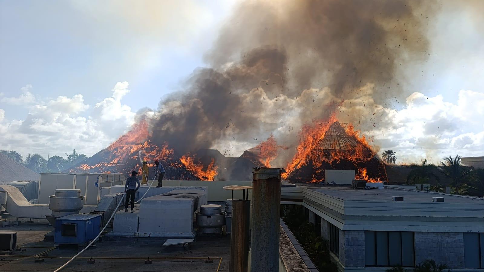 Incendio en hotel Bahía Príncipe deja caos y destrucción en Tulum