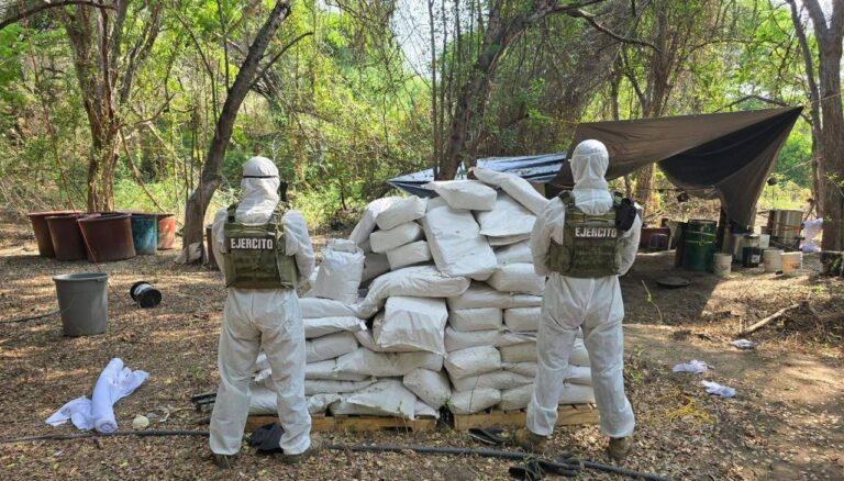 Narcolaboratorio desmantelado en Michoacán