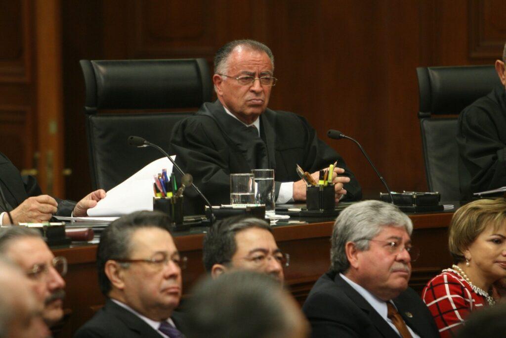 Nombrado Ministro de la SCJN en 1983 por Miguel de la Madrid, Azuela