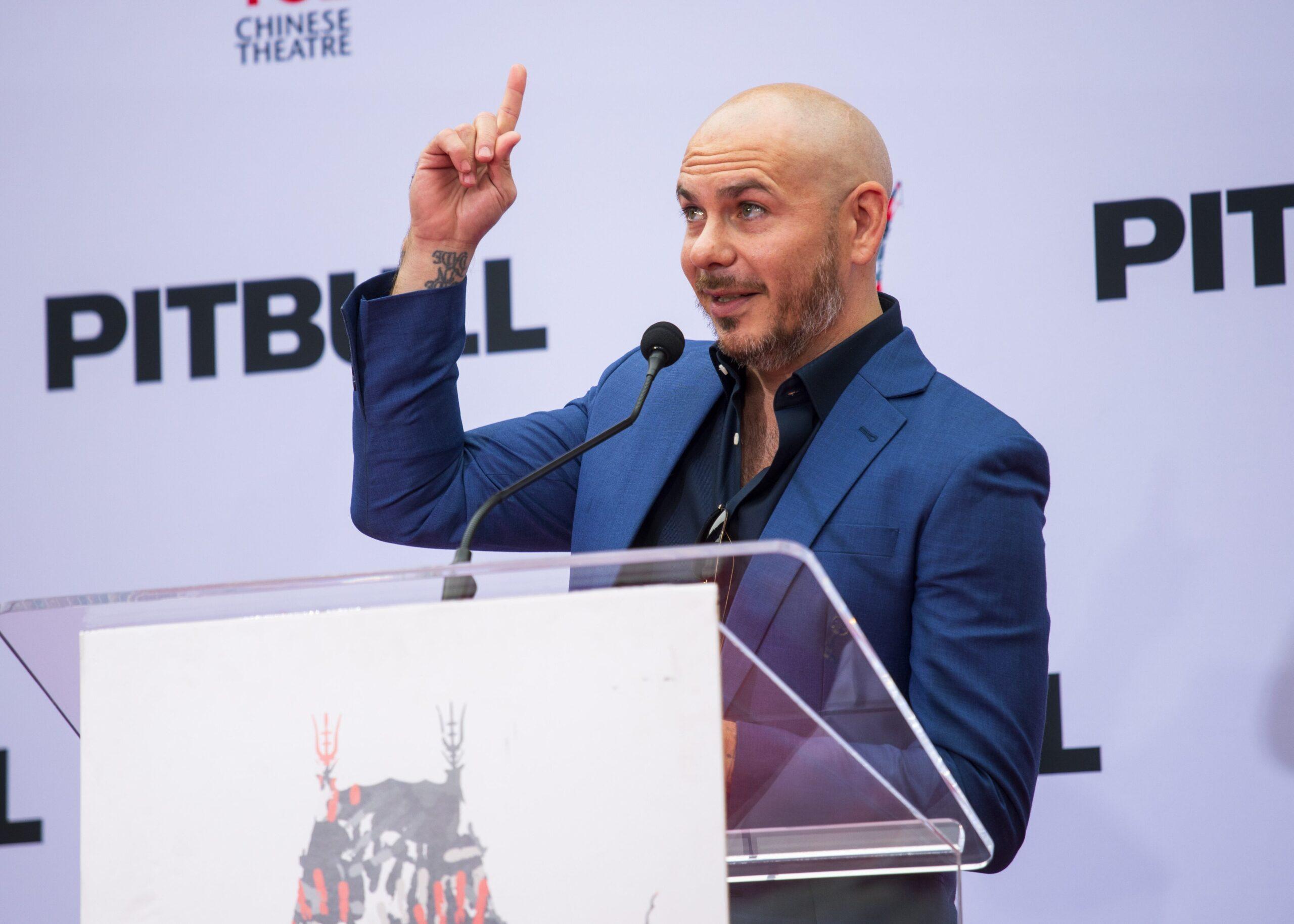 Pitbull construye escuela pública en México para transformar vidas