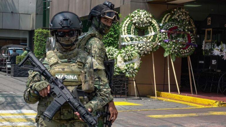 Policía y Marina custodian funerales