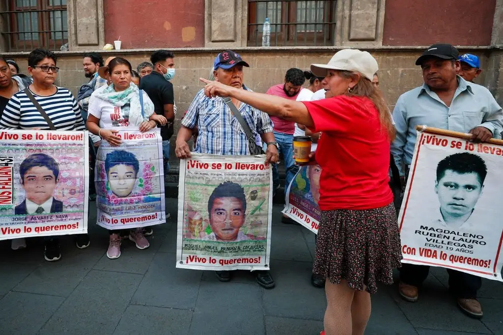 Sheinbaum se reunirá con familiares de normalistas de Ayotzinapa