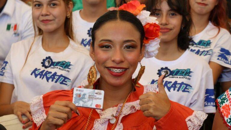 Tarjeta Jóvenes Escribiendo el Futuro
