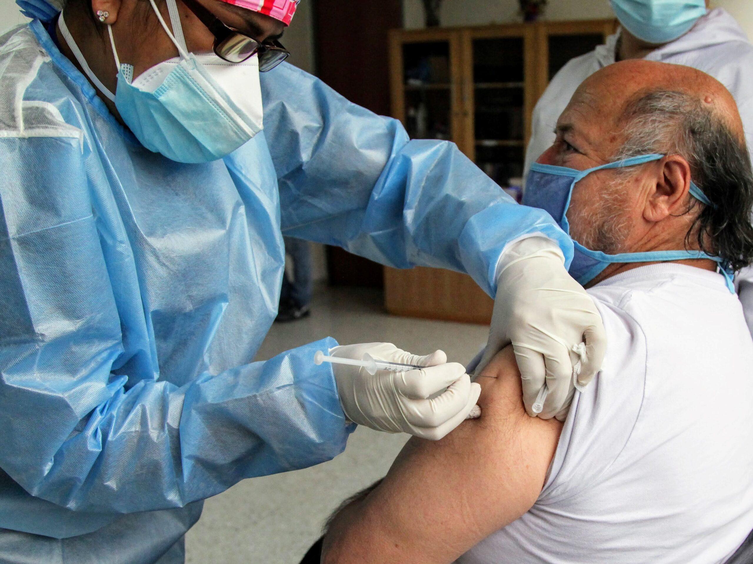 Vacunación en la vejez: el secreto mejor guardado para vivir más y mejor