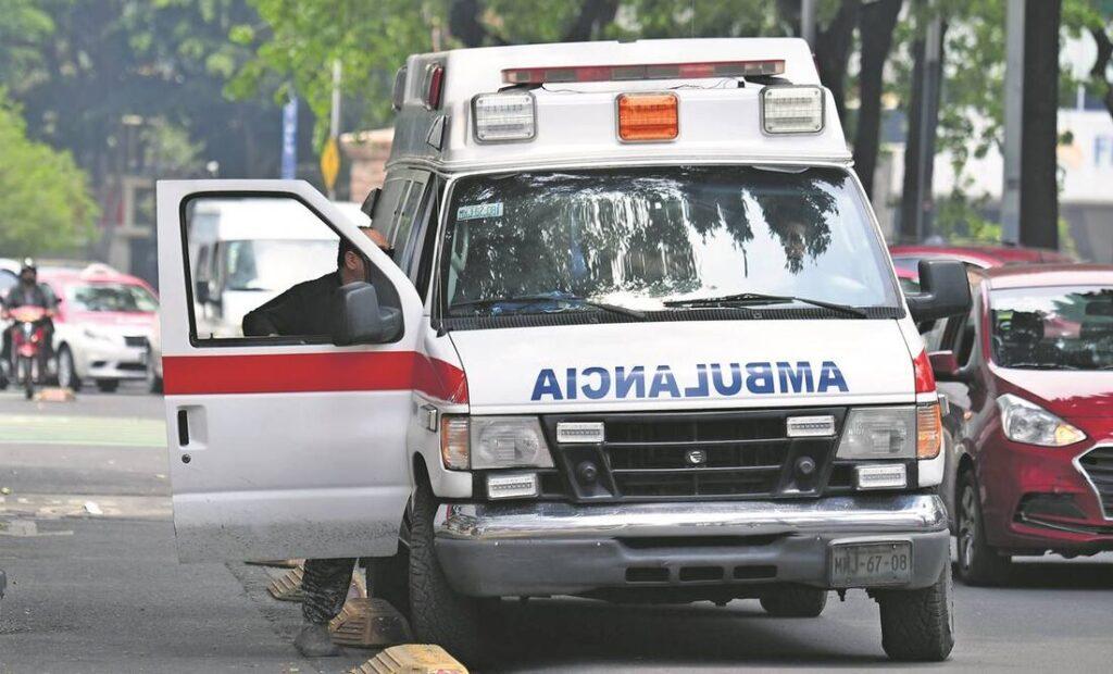 Ambulancia es bloqueada por automovilista agresivo en CDMX: “Soy influyente”