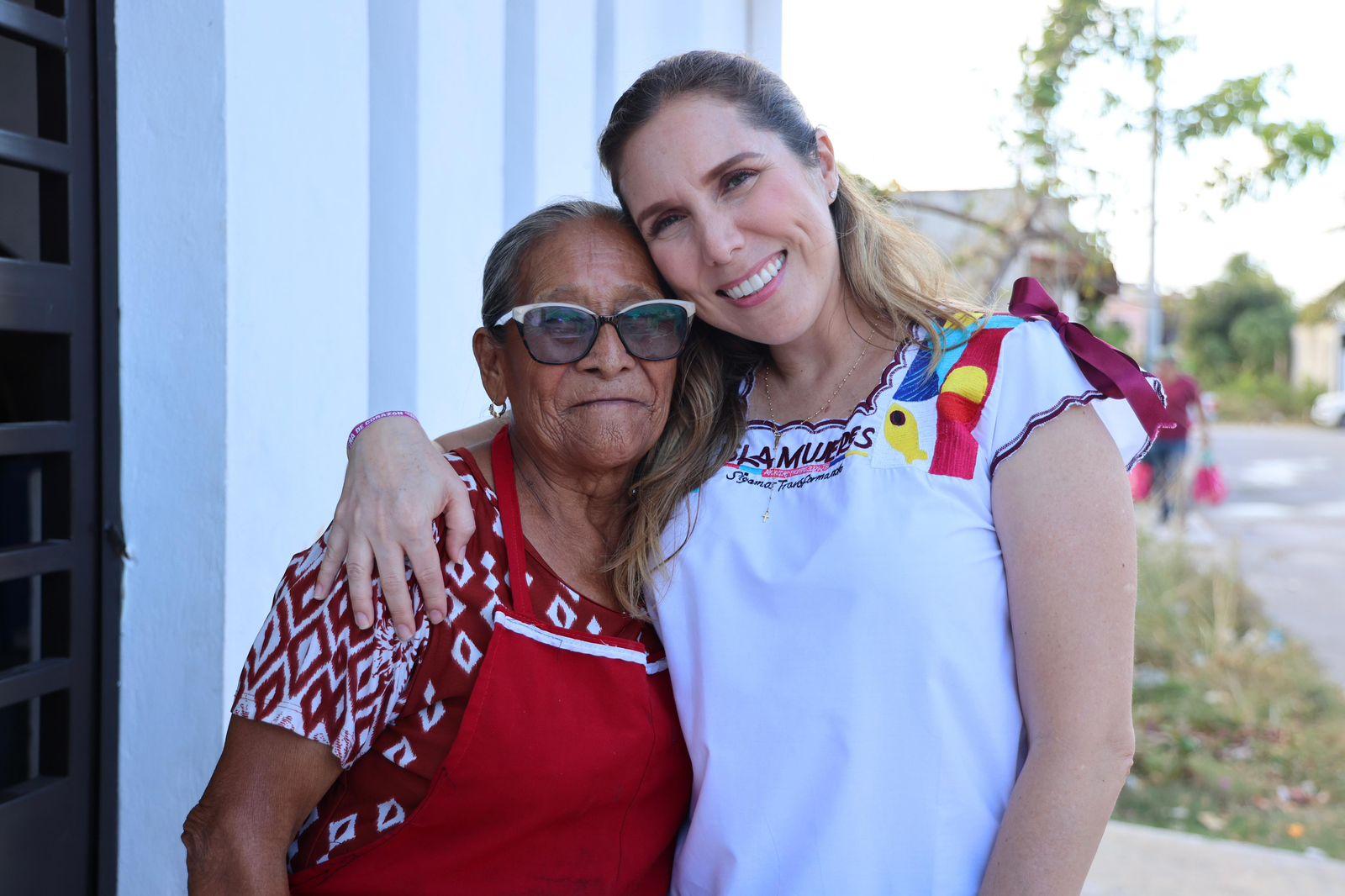Atenea Gómez celebra a las mamás de Isla Mujeres con un emotivo homenaje