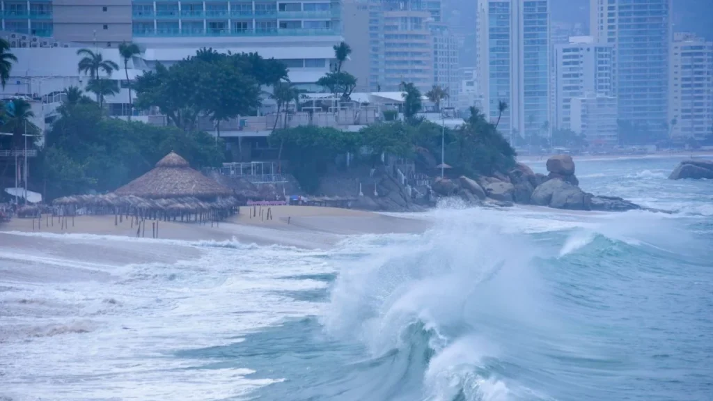 Ciclón Alvin amenaza CDMX y Edomex con fuertes lluvias