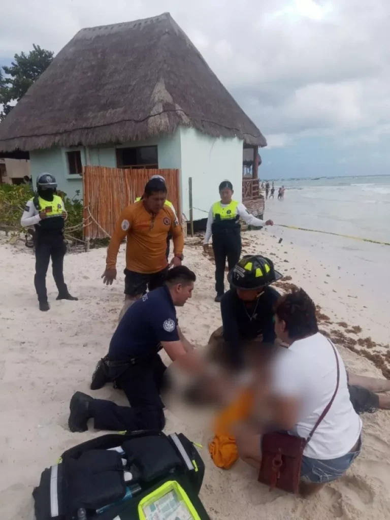 Turista muere en Playa del Carmen tras sufrir una reacción alérgica y ahogarse en el mar.