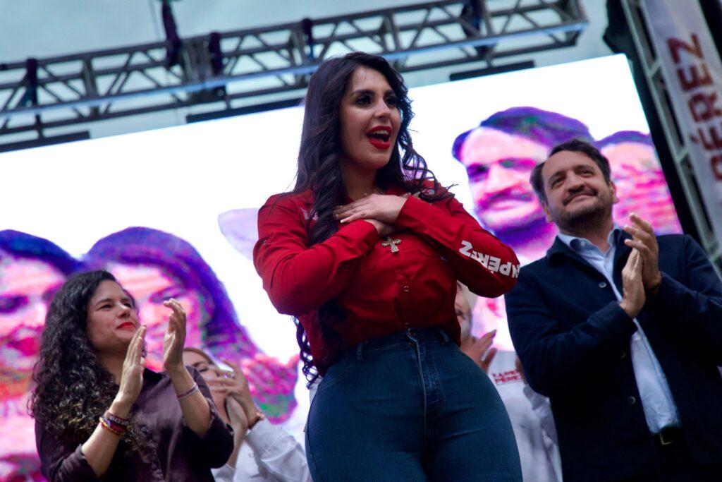 Karen Pérez desata polémica en mitin de Morena con Andy López Beltrán