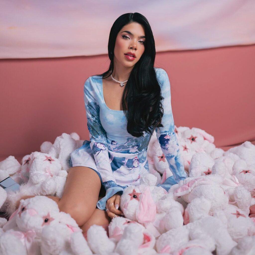 Kenia Os busca un futuro más estable dejando la música por la actuación