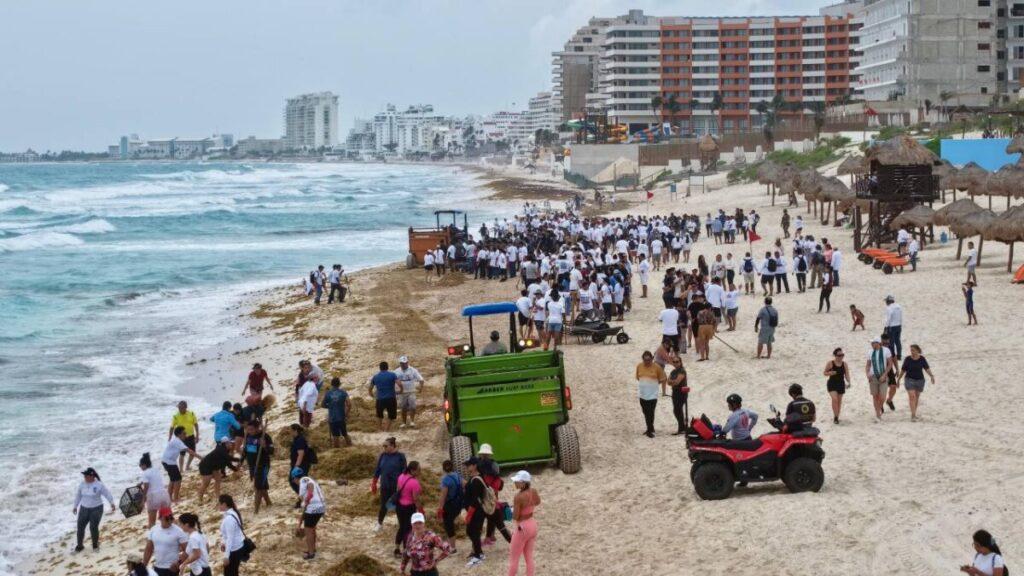 Primer limpieza simultánea de playas en Cancún: Ana Paty Peralta lidera jornada masiva