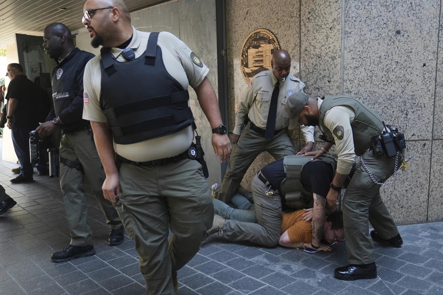 Redadas en Los Ángeles: 44 detenidos y protestas por operativos ICE