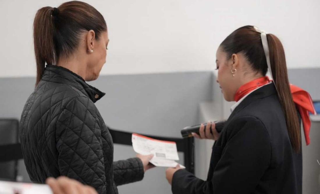 Sheinbaum aborda vuelo comercial a Canadá para G7 y primer encuentro con Trump