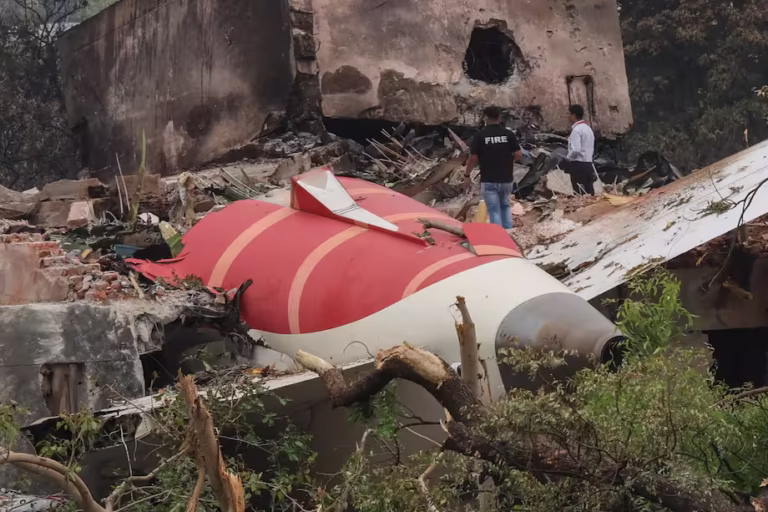 Accidente Air India Ahmedabad: Un sobreviviente, tragedia en tierra